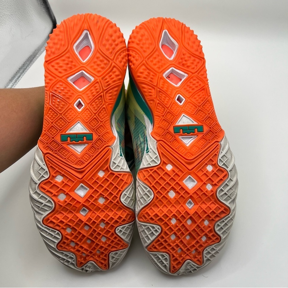 LeBron 18 harnesses Nike Sneakers - Picture 8 of 10